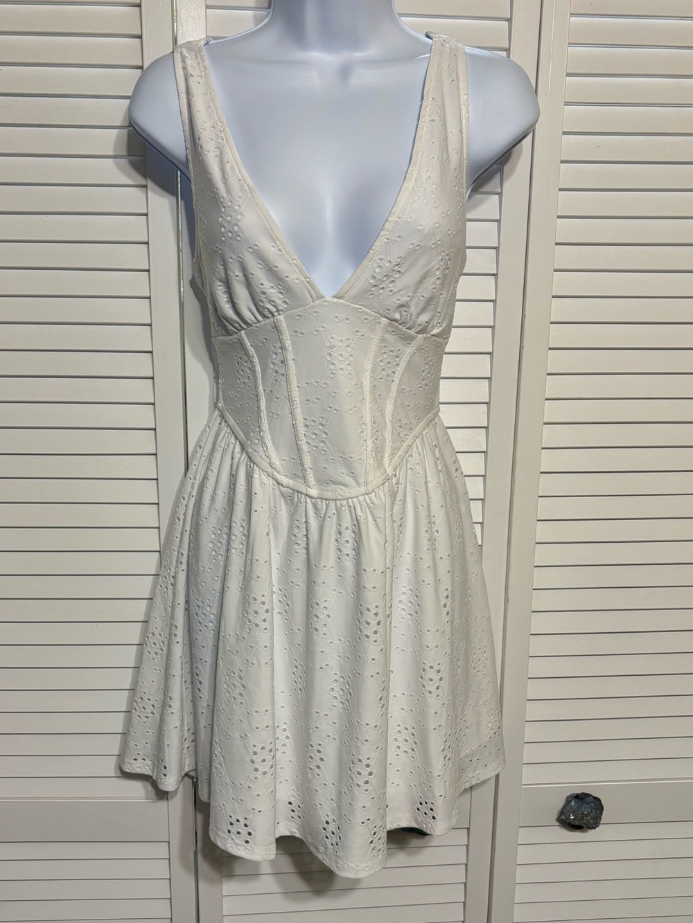 Corset Style White Eyelet V-Neck Mini Dress 🥰